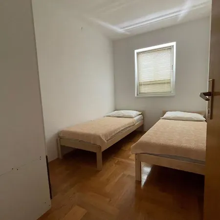 4 By Interhome מאלינסקה