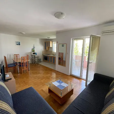 4 By Interhome דירה מאלינסקה