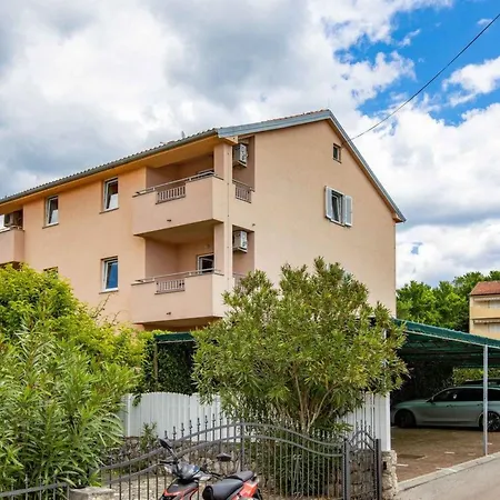 4 By Interhome דירה *