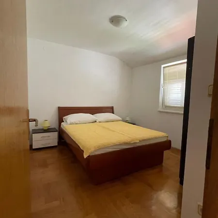 4 By Interhome