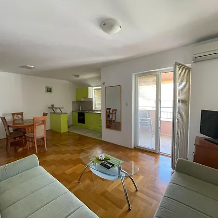 4 By Interhome