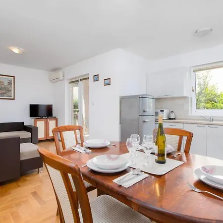4 By Interhome דירה